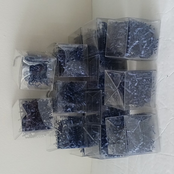 16 small plastic clear  gift boxes w navy blue  Crinkle Paper 3"x 3" x 3" - Picture 2 of 12